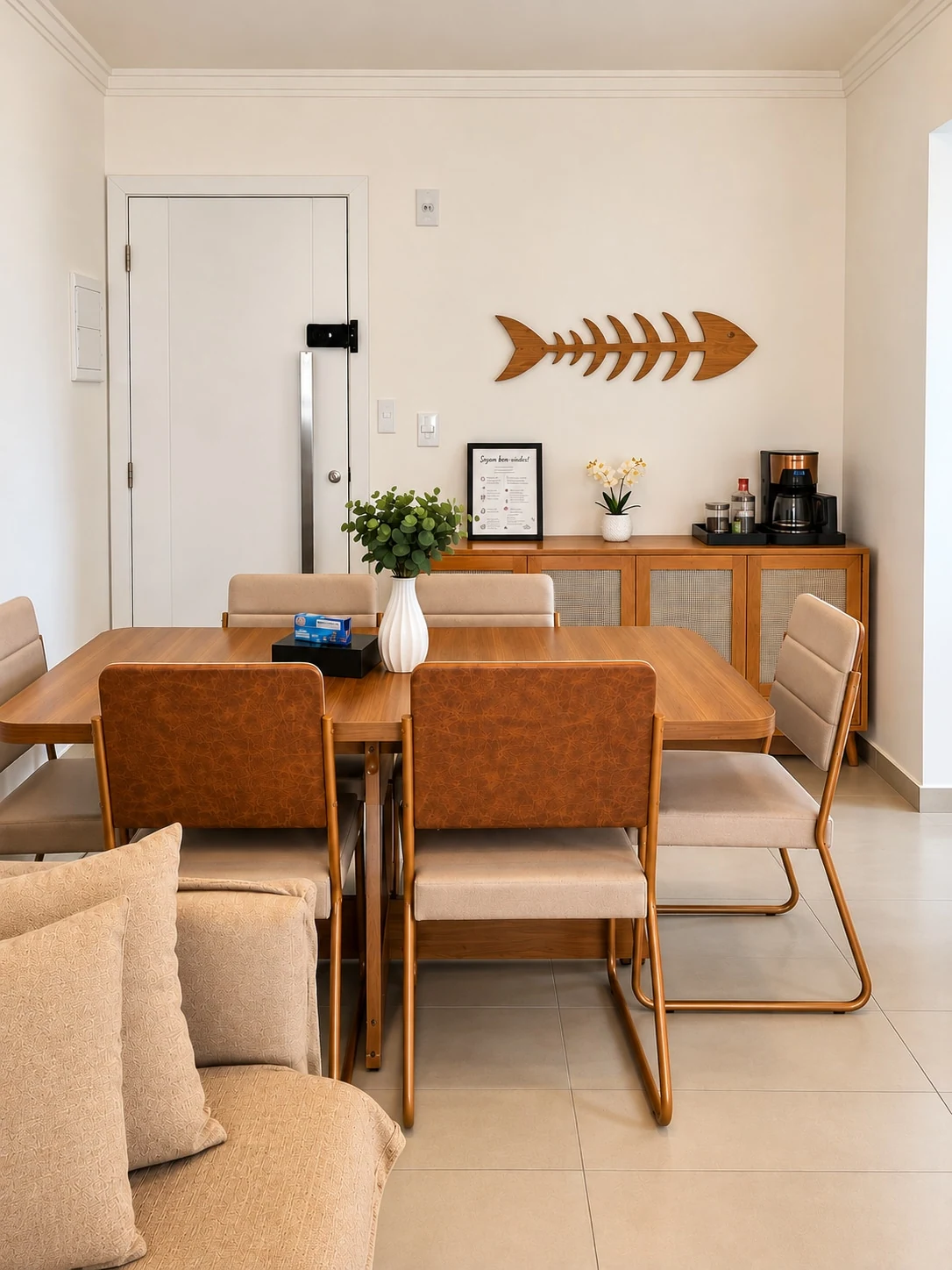 Sala de estar e jantar, apartamento pé na areia em Praia Grande