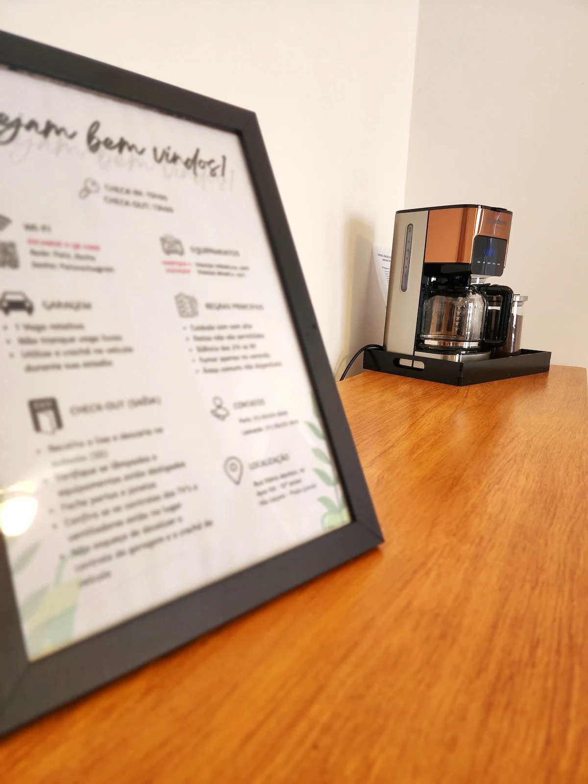 Cafeteira, apartamento pé na areia em Praia Grande