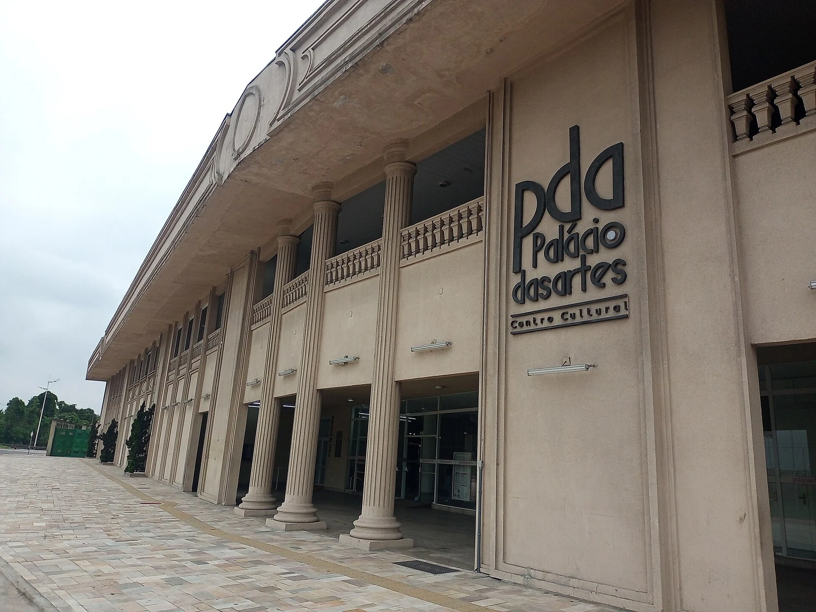 Fachada do Palácio das Artes, centro cultural de Praia Grande